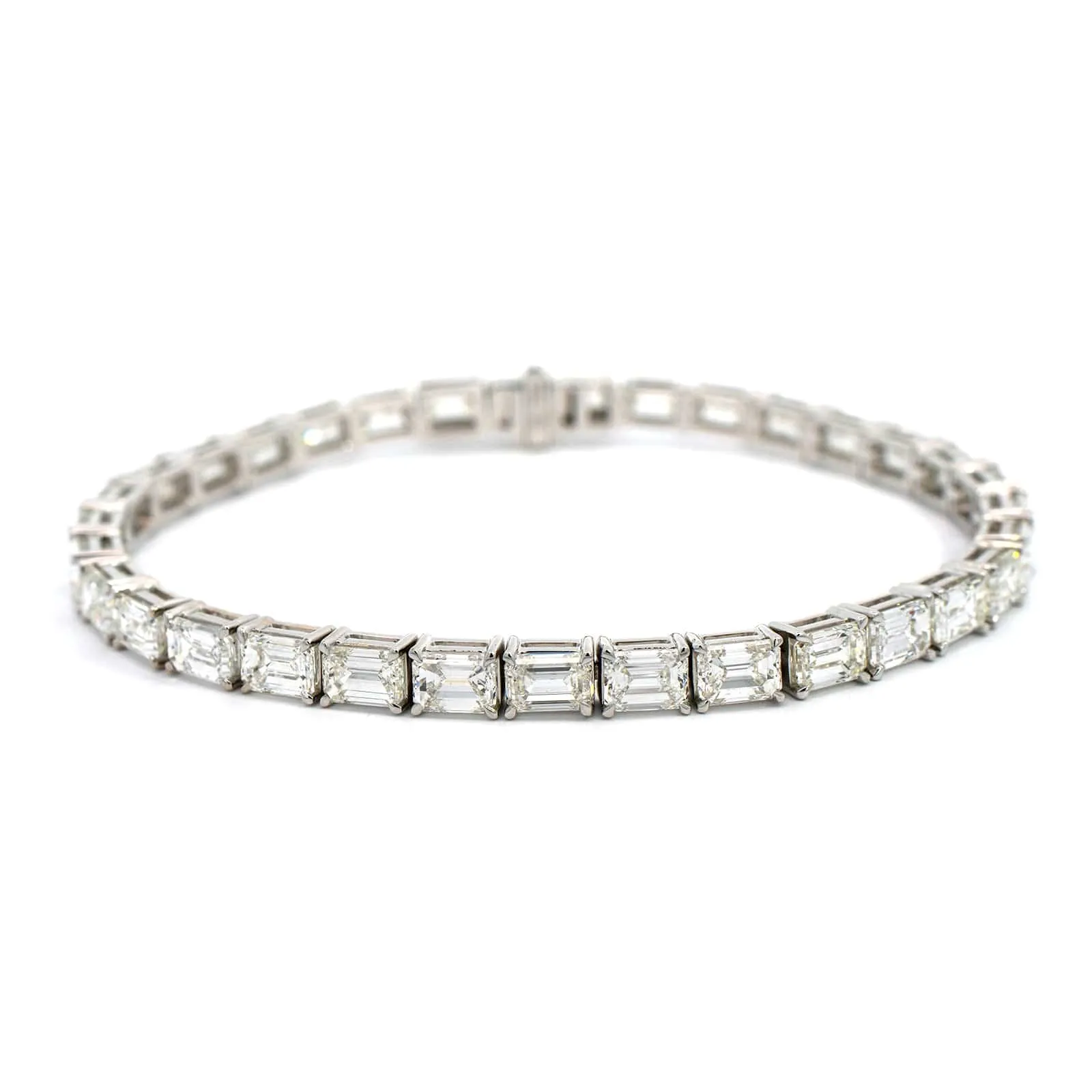 18K White Gold Emerald Cut Diamond Tennis Bracelet