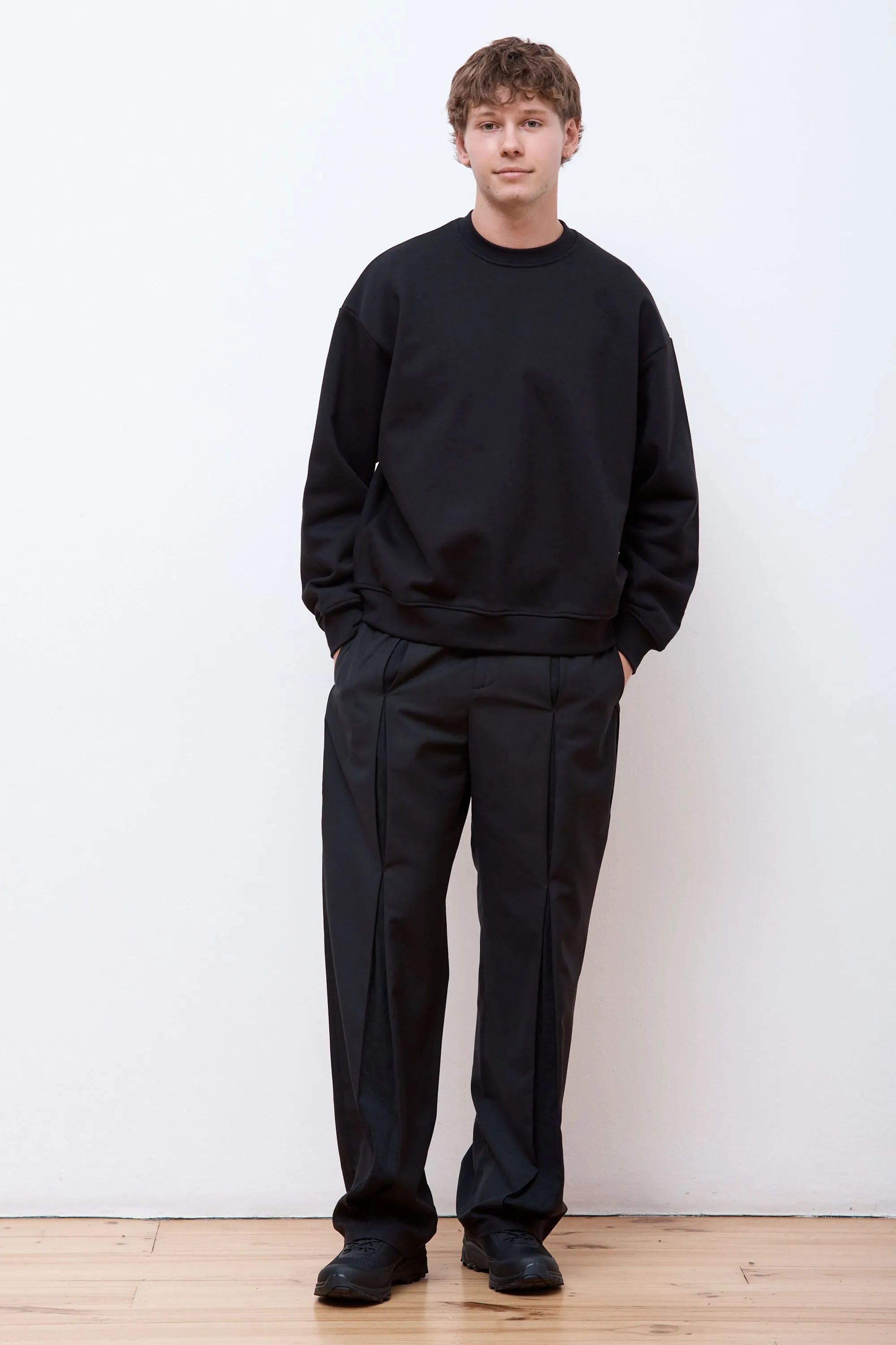 Apeture Jumper Black