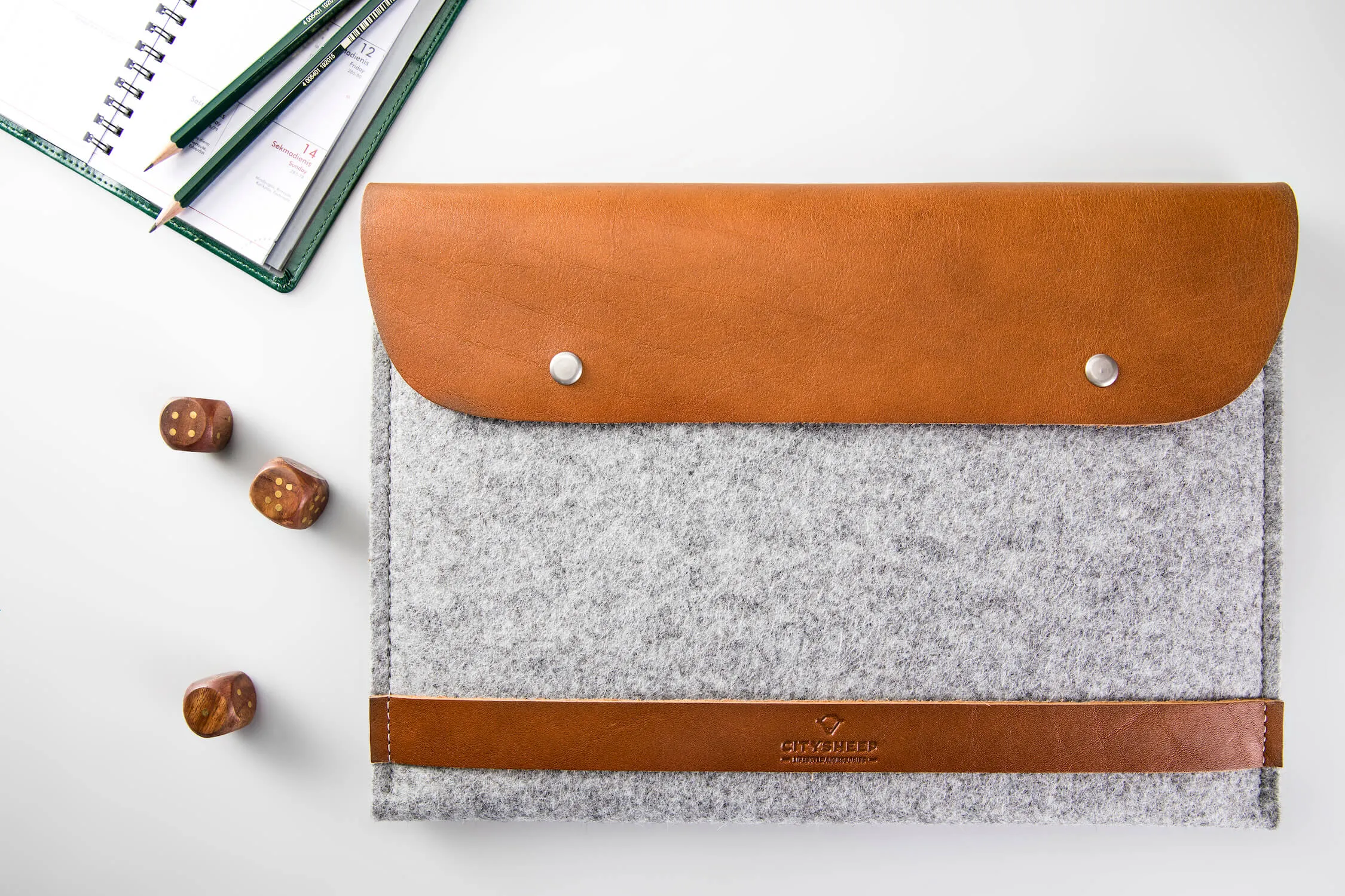 CARRY MORE MacBook Case/ Vegetable tanned/