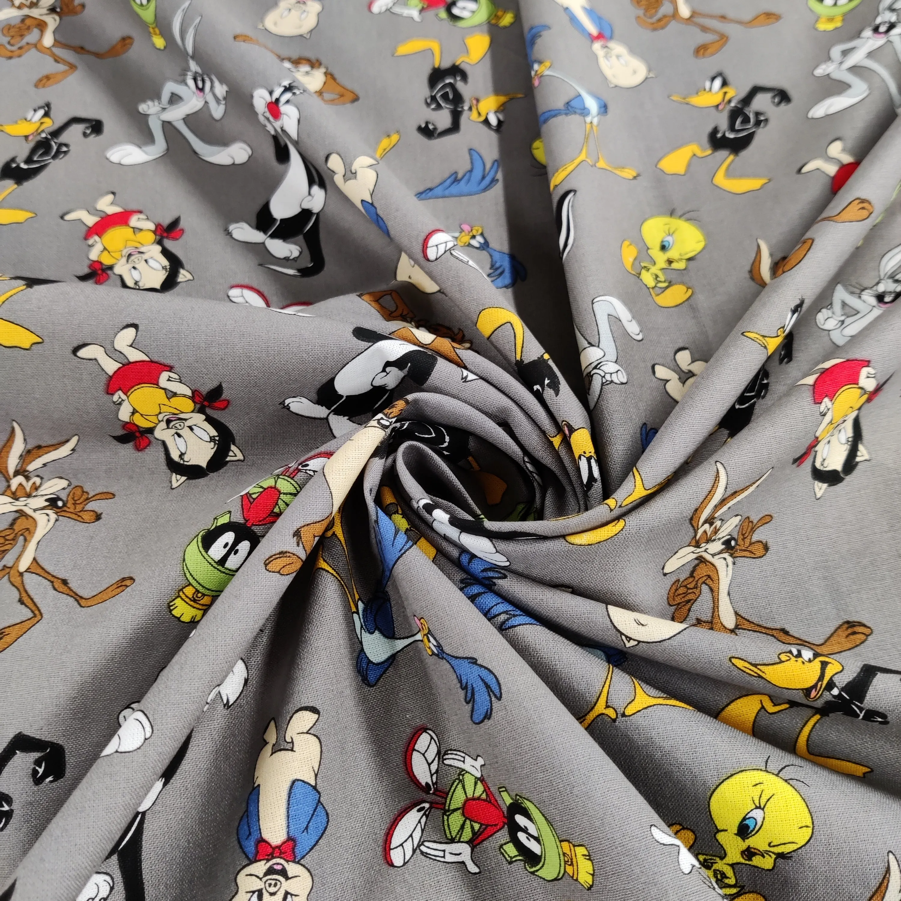 FS828_1 Looney Tunes Cotton