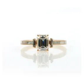 Jumlah Sparkle Emerald cut MOP