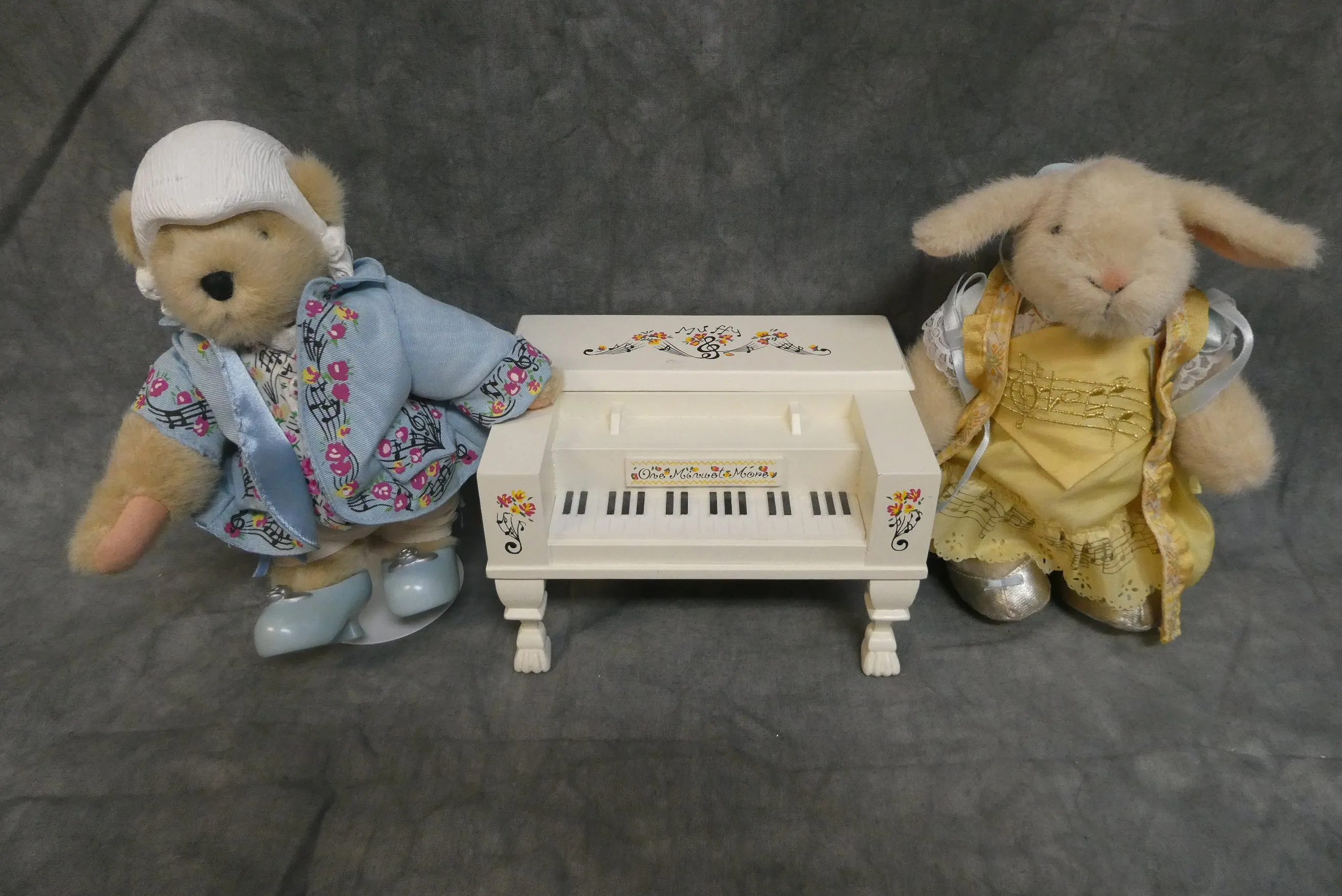 Mozart Collection Muffy VanderBear & Hoppy Hare with Spinet