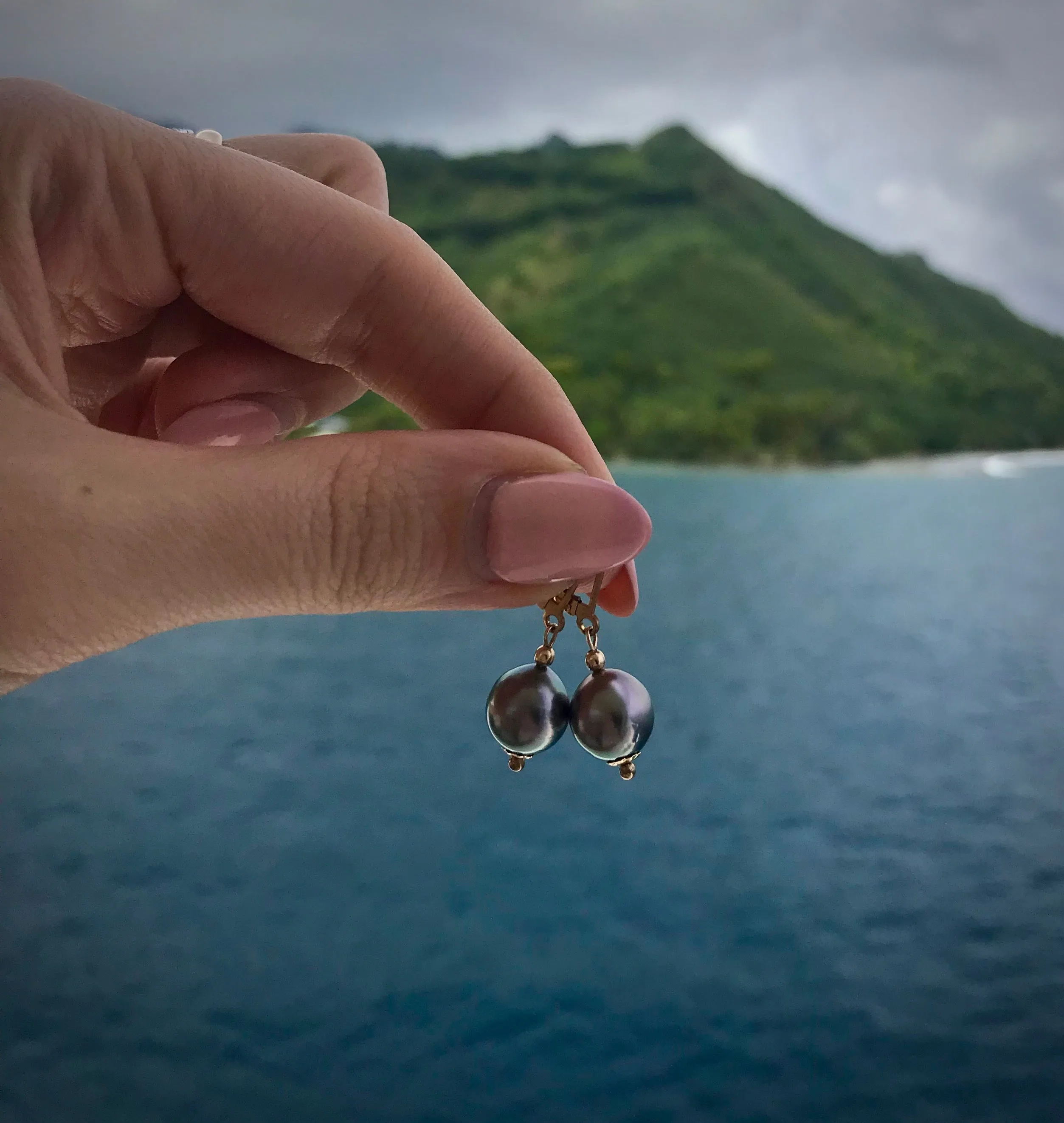 Tahitian Pearl Pendent Earrings